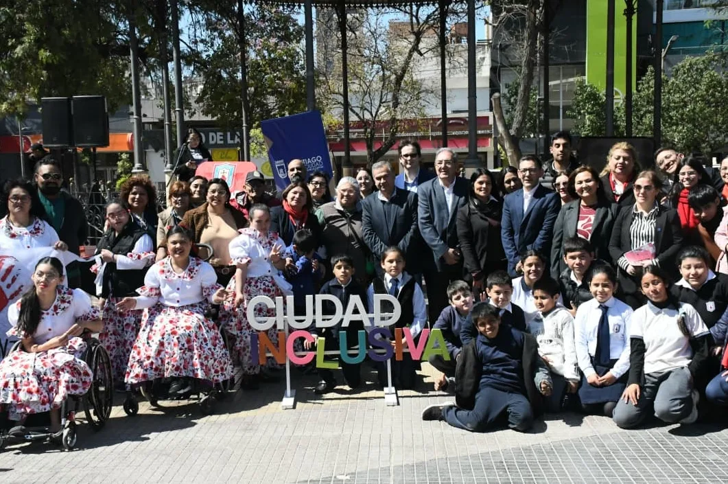 Concientización sobre la Lengua de Señas en la Plaza Libertad