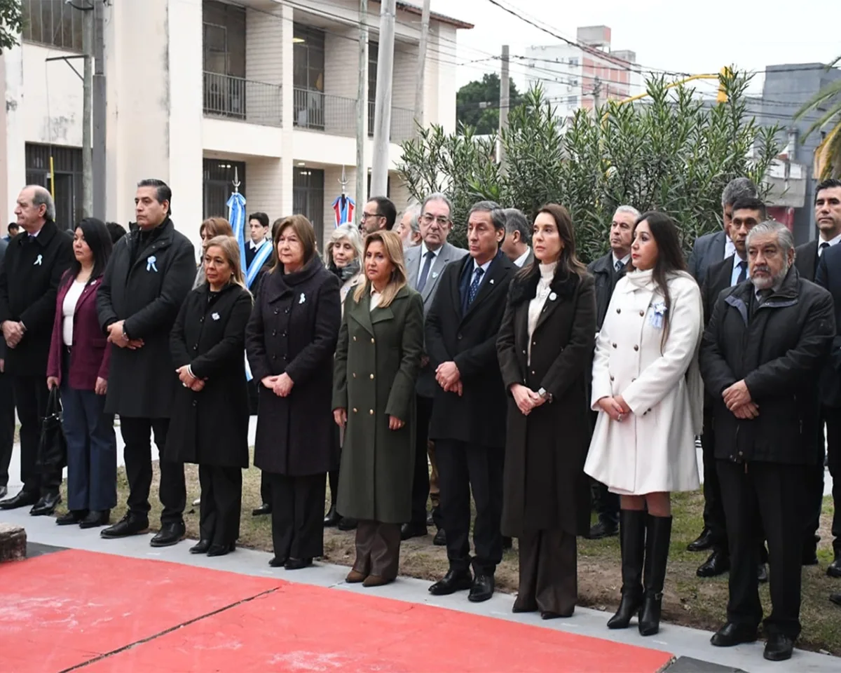 Conmemoración del General Güemes en la plaza de su nombre