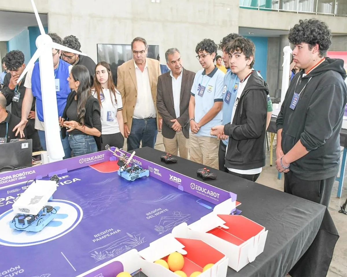 Estudiantes compiten en la Copa Robótica Educabot 2026 en Parque Sur