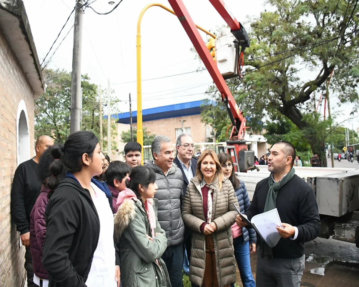 Instalación de semáforos mejora seguridad en Huaico Hondo