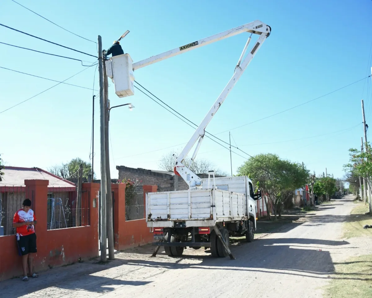Se mejoró el alumbrado público en varios barrios de la ciudad