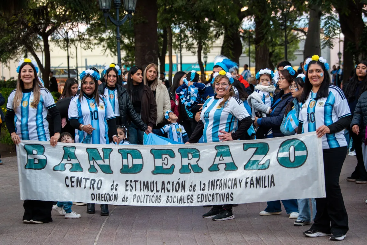 Más de 100 niños celebraron el Día de la Bandera en la Capital