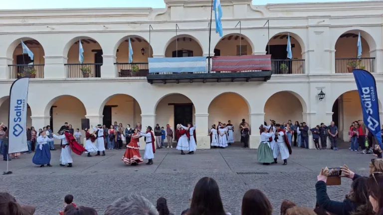 Celebración del 9 de Julio con el ballet 'Tradición Salteña'