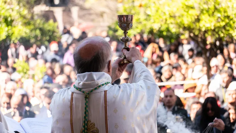 Cierre del Triduo del Milagro atrajo a miles al parque San Martín