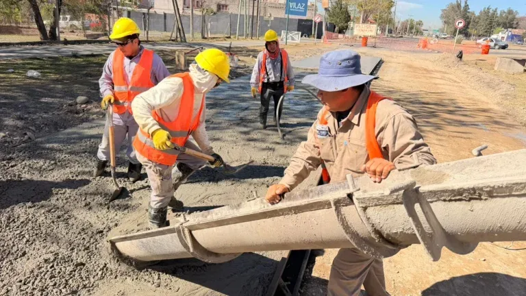 Comenzó el hormigonado en la colectora de Avda. Bolivia
