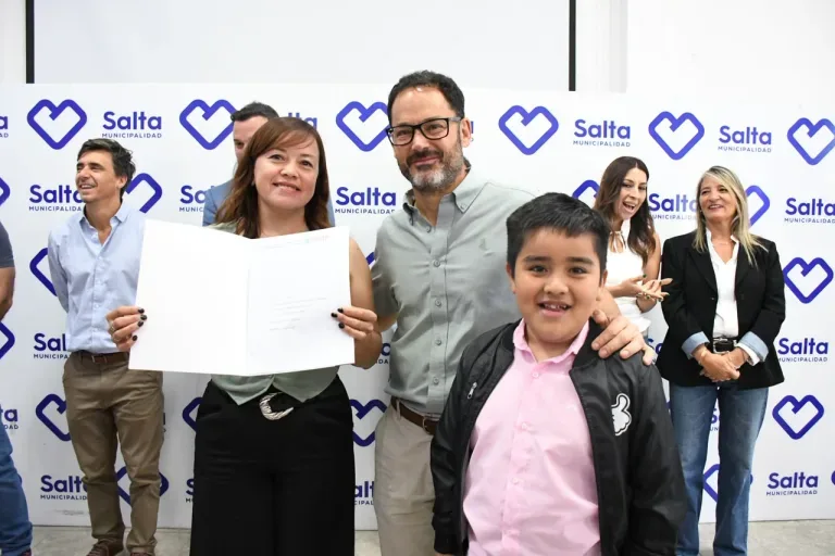 Familias de la ciudad recibieron escrituras de sus viviendas