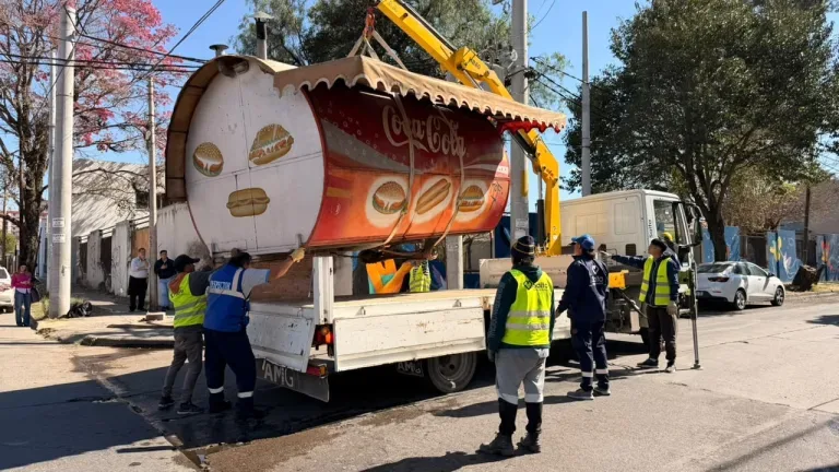 Inauguración de un espacio público en una esquina clave