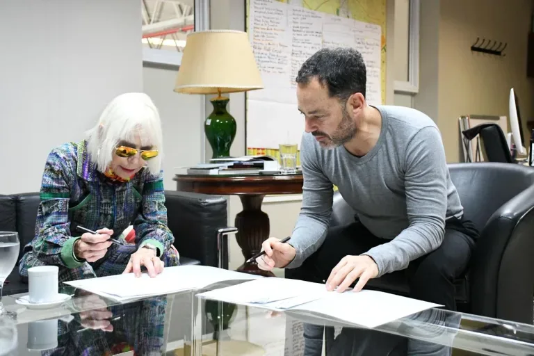 La obra de Marta Minujín llegó a la Municipalidad