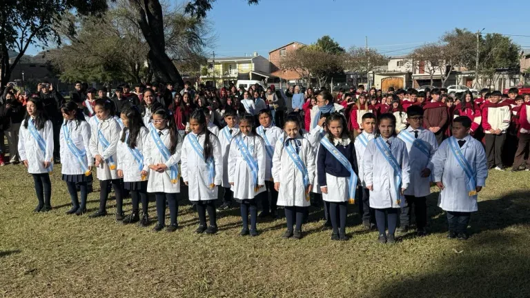 Más de 300 alumnos participaron de la Promesa a la Bandera