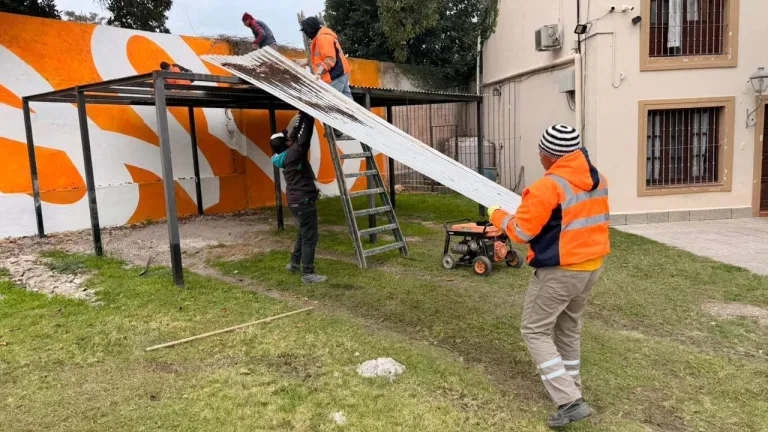 Recuperan espacio público junto a nueva pista de saltos en bicicleta