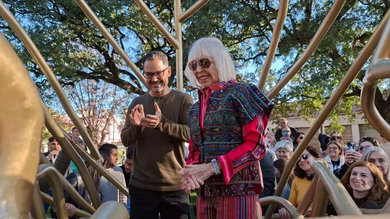 Salta recibió una obra de Marta Minujín para su comunidad