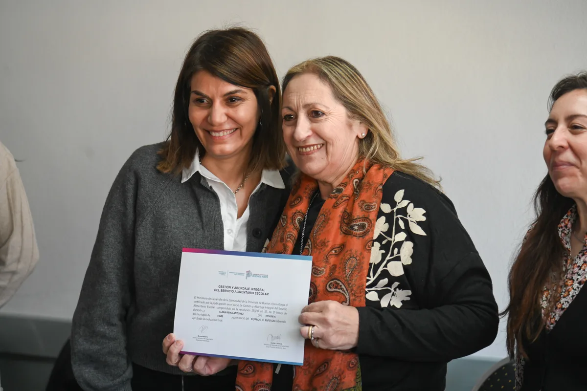 Auxiliares de escuelas recibieron certificados por capacitación en Tigre