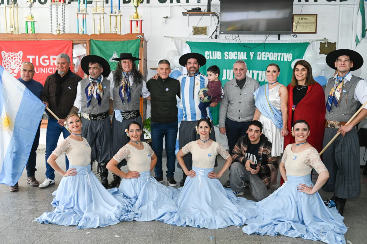 Celebración del Día de la Bandera en el Club Juventud de Tigre