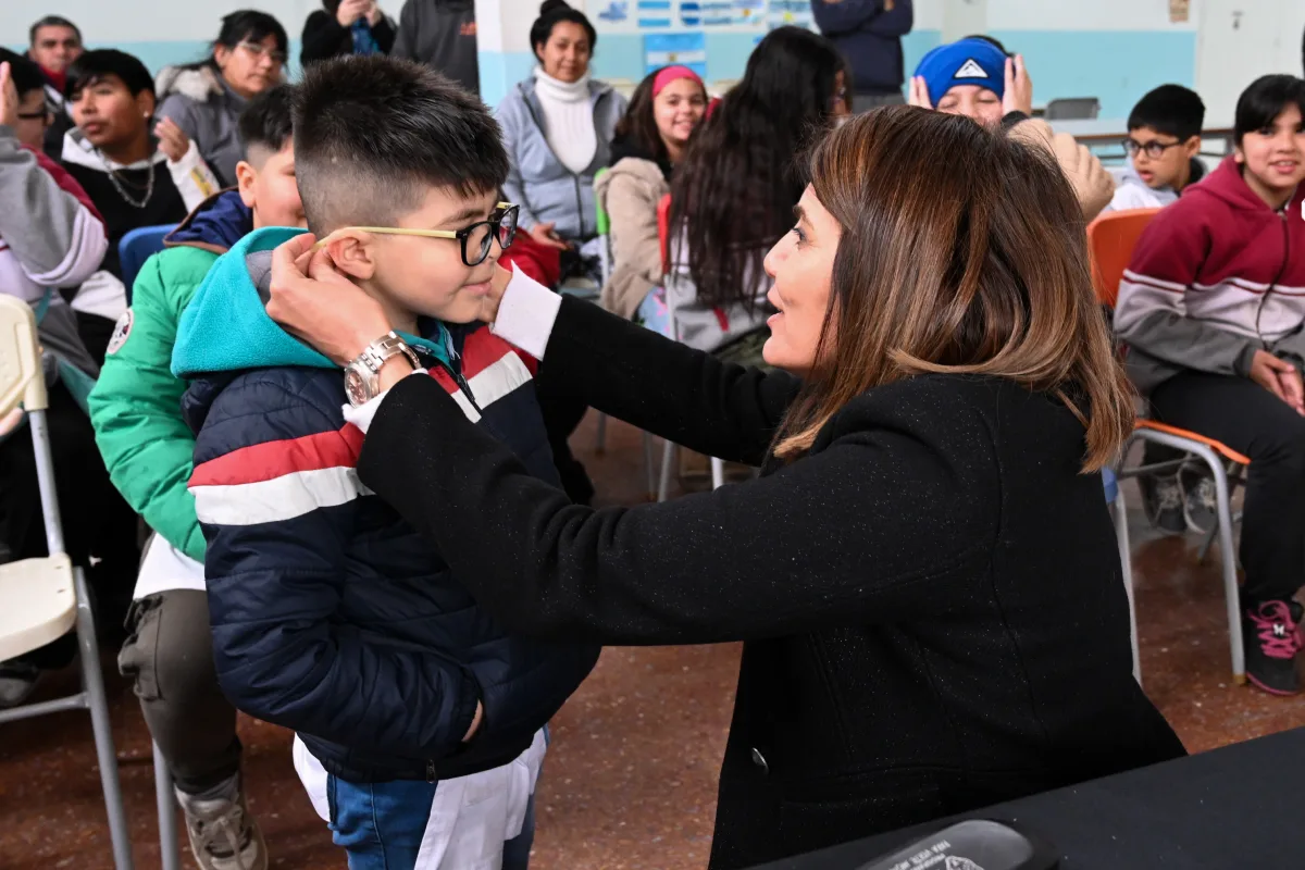 El Municipio entregó 83 pares de anteojos a estudiantes de Tigre