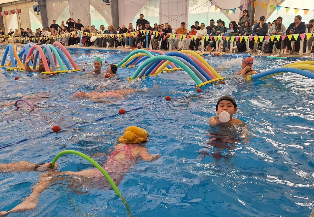 Encuentros de natación en Tigre: familias disfrutaron de las competencias