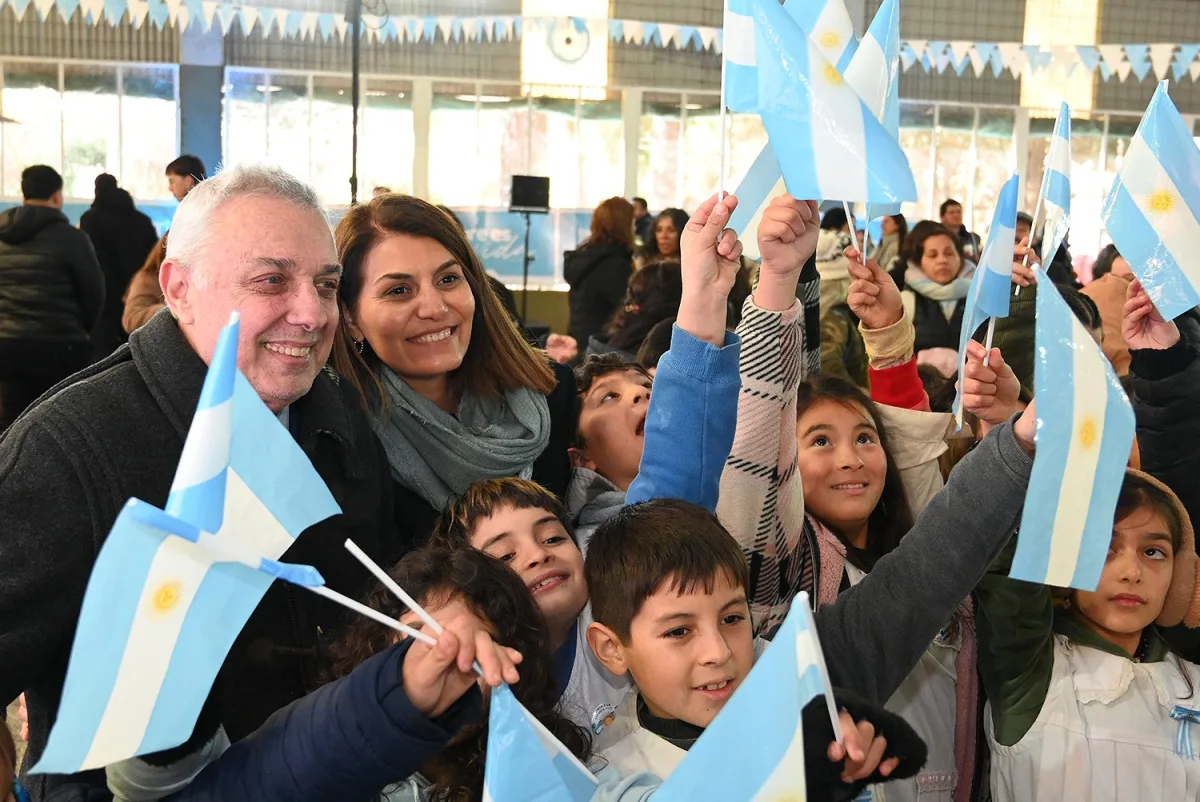Más de 100 estudiantes de islas realizaron la Promesa a la Bandera