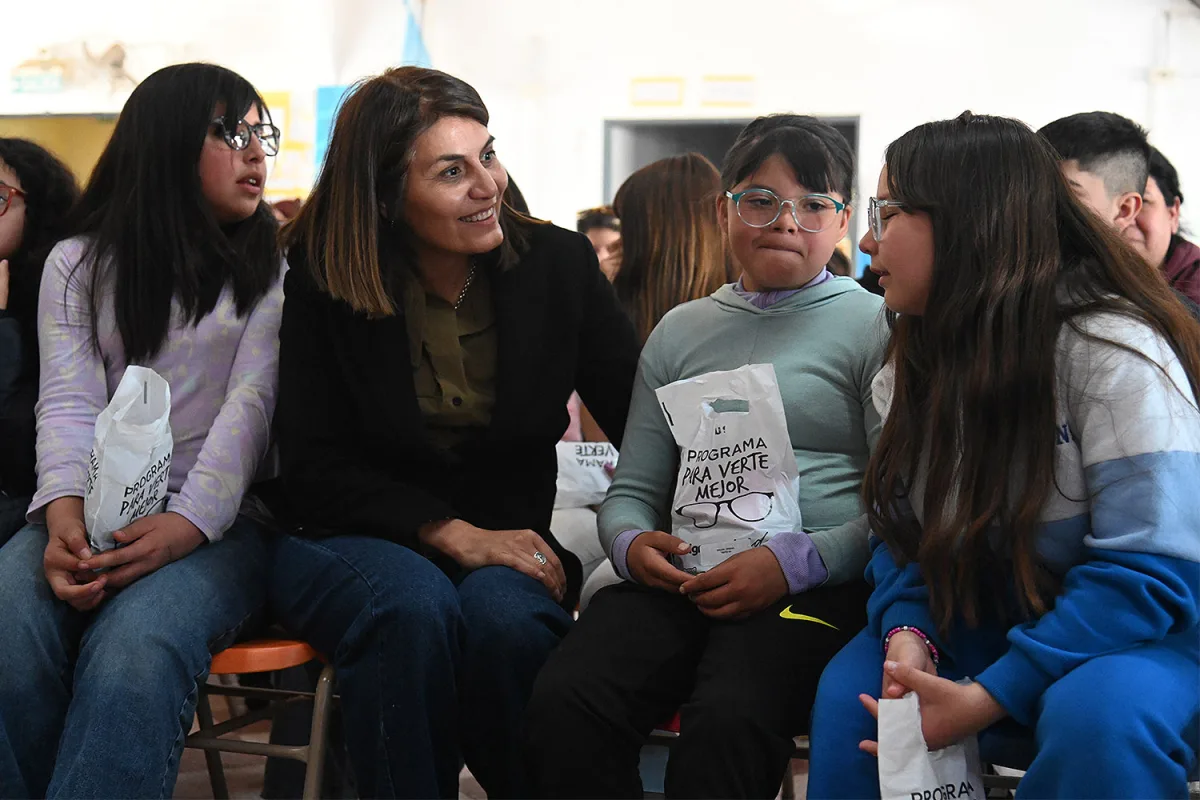 Más de 900 pares de lentes entregados a estudiantes en Tigre