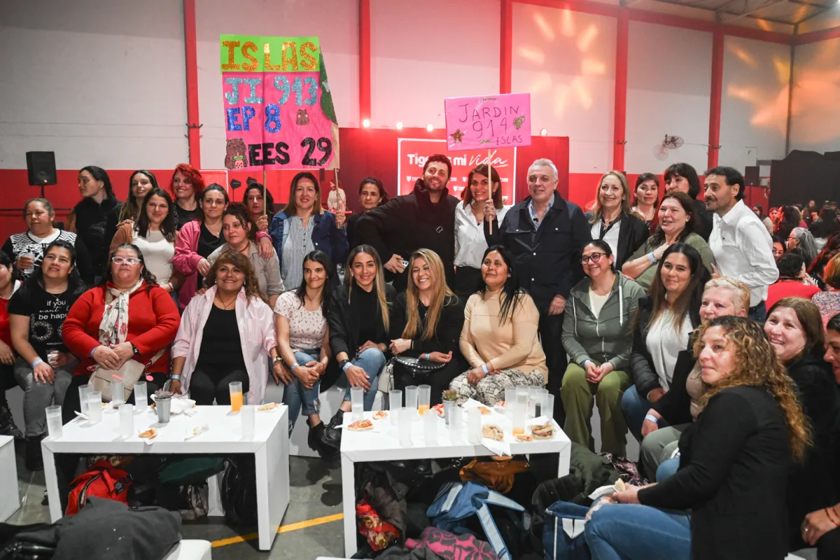Reconocimiento a auxiliares de educación en Tigre