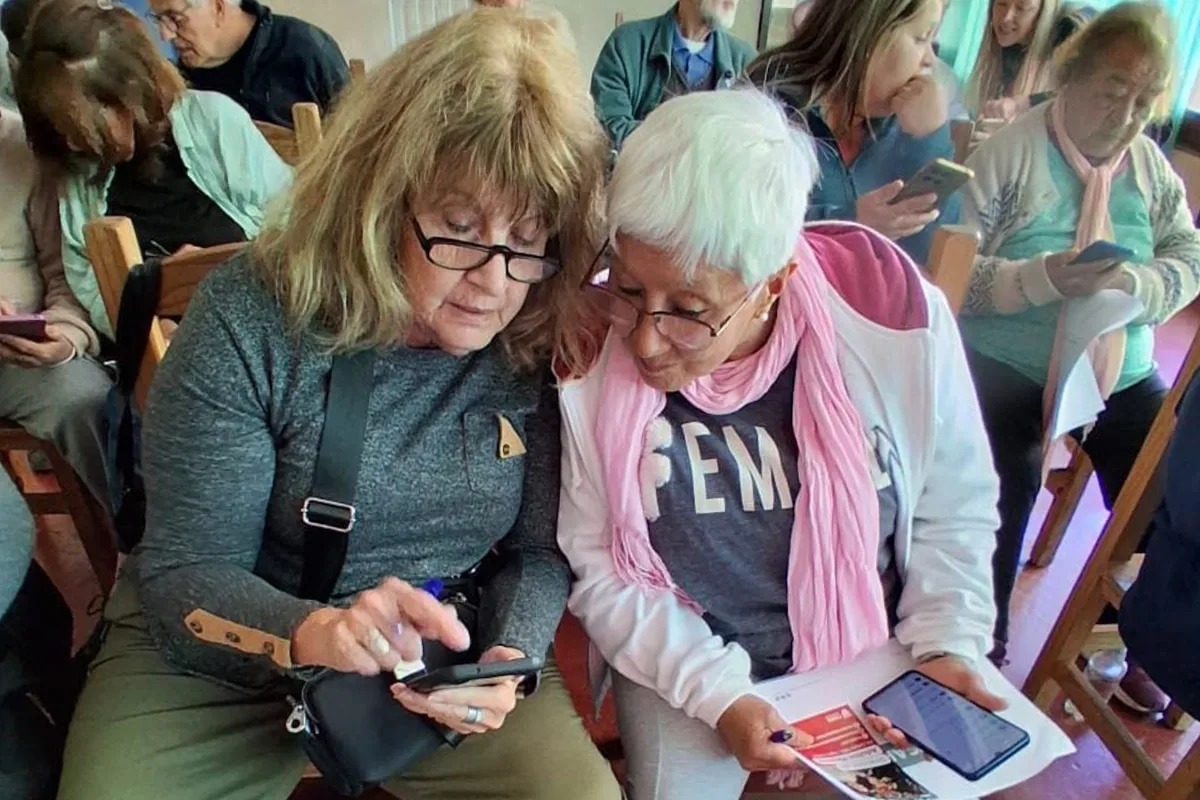 Talleres de inclusión digital para adultos mayores en Tigre