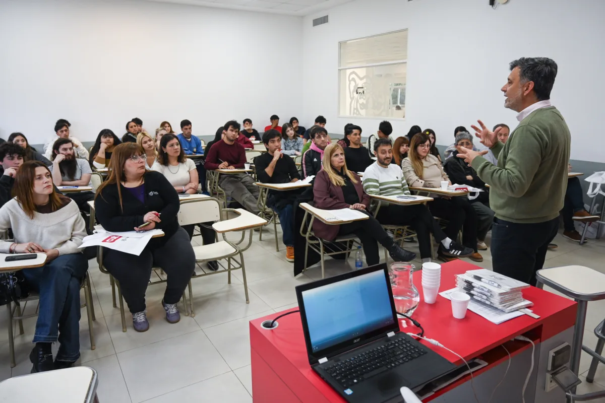 Tigre brindó orientación vocacional en el Centro Universitario
