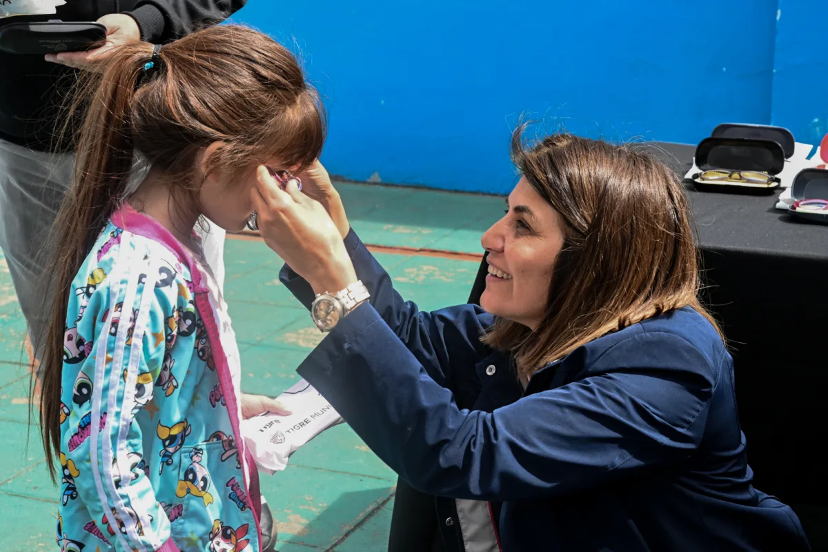 Tigre entregó 100 lentes a escuelas de El Talar y Don Torcuato