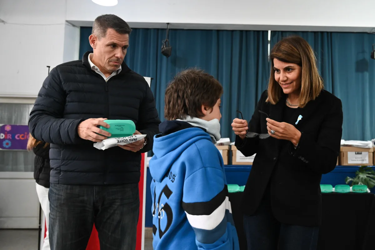 Tigre entregó 235 pares de anteojos a estudiantes de diversas escuelas
