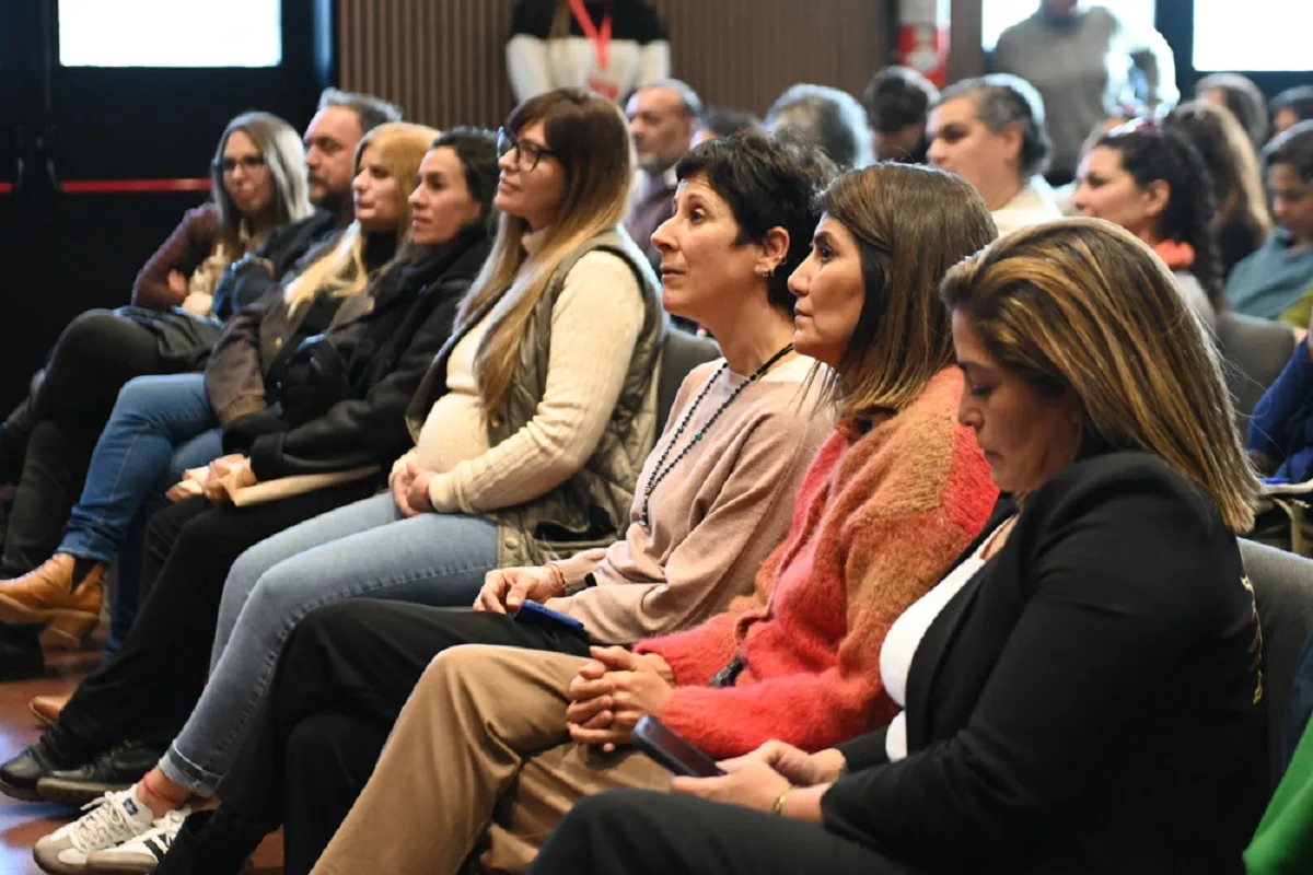 Tigre organizó conversatorio sobre crianza digital y nuevas tecnologías