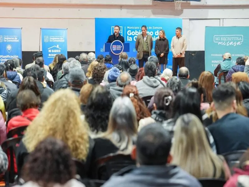 412 familias de Lomas firmaron escrituras y aseguraron sus hogares