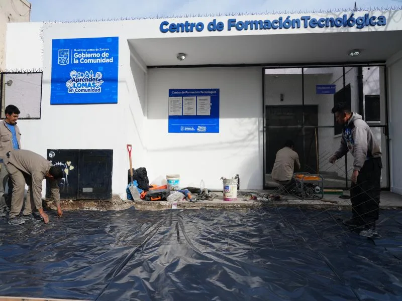 Avanza la construcción de veredas en Lomas de Zamora
