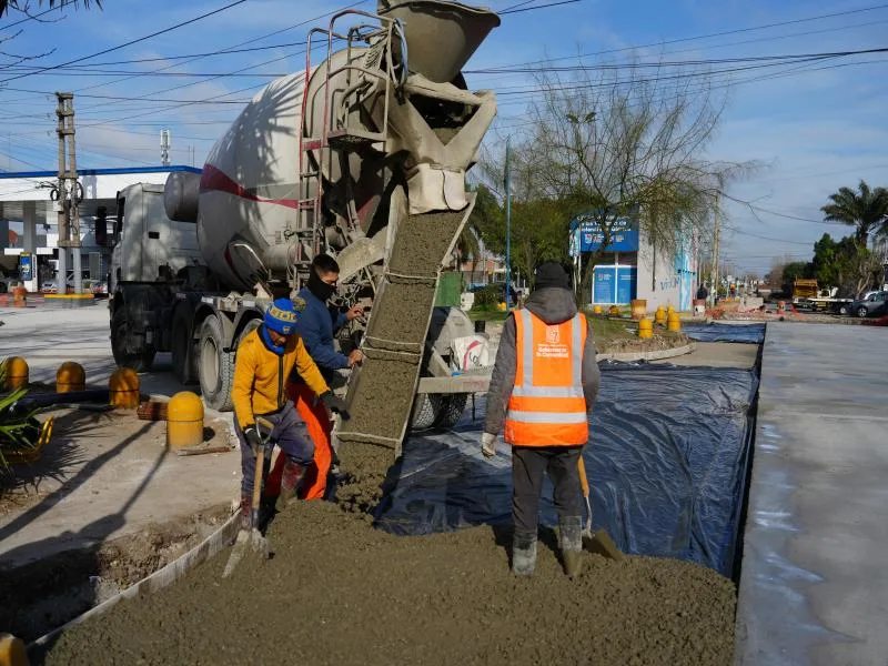 Avanza la repavimentación en la rotonda de Homero y Escobar
