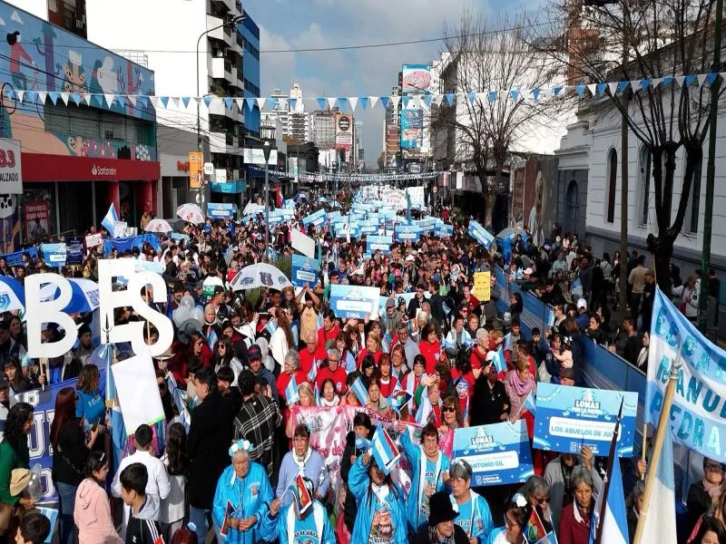 Celebraciones del 25 de mayo en Plaza Grigera con donaciones solidarias