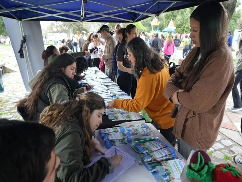 Continúan los kits de semillas gratuitas en Lomas de Zamora