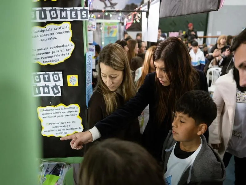 Estudiantes de Lomas presentaron proyectos en Feria Regional de Educación