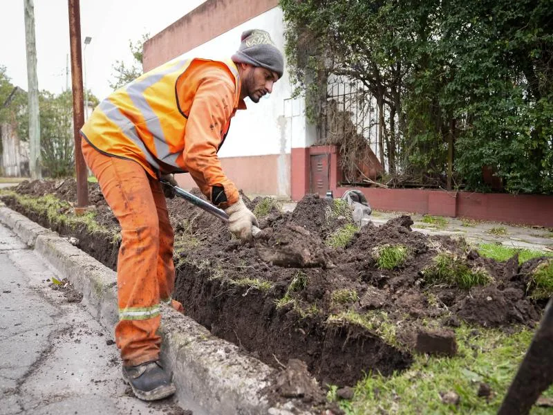 Instalan bombas para controlar agua subterránea en Turdera