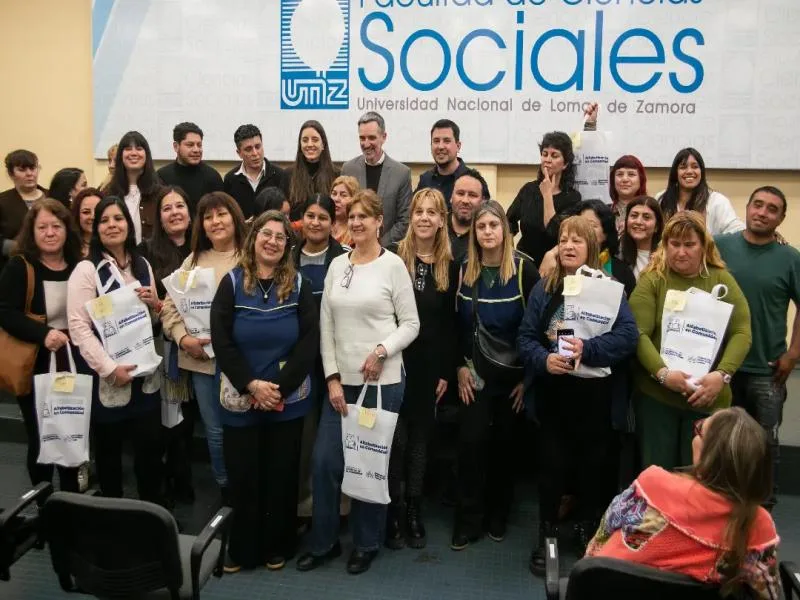 Más de 170 voluntarios se capacitaron como alfabetizadores en Lomas