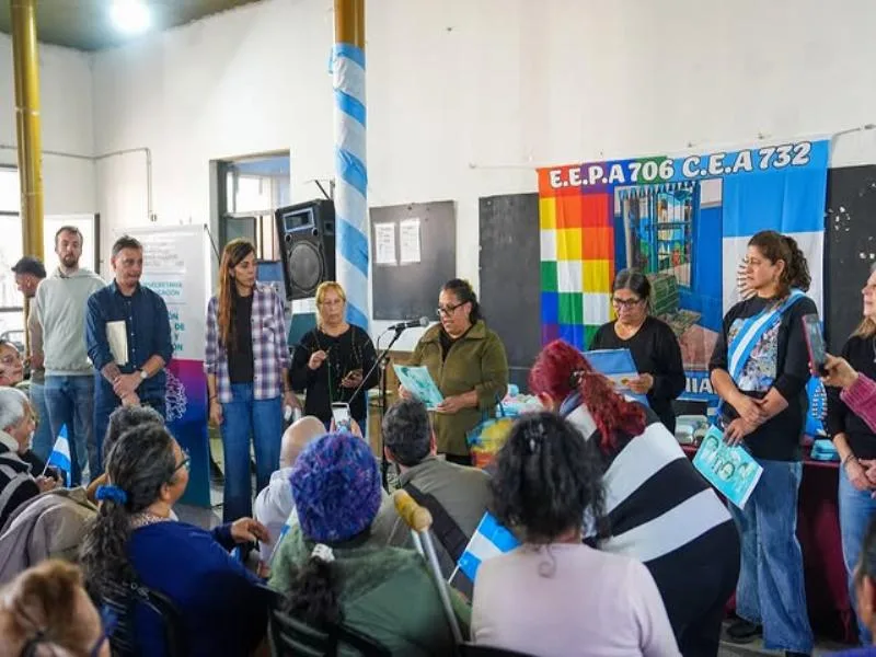 Más de 350 estudiantes recibieron lentes en Lomas de Zamora