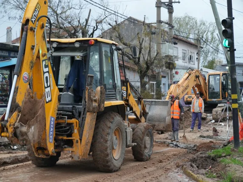 Mejoras en el sistema de desagües de la calle Melber en Llavallol