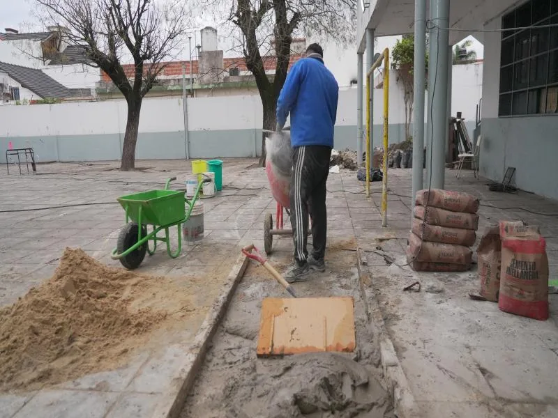 Mejoras en escuelas de Lomas de Zamora durante las vacaciones
