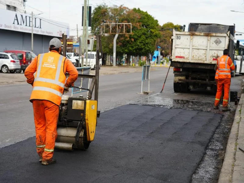 Mejoras viales en Lomas de Zamora: bacheo y asfaltado en marcha