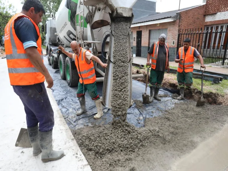 Mejoras viales en Lomas: repavimentación y bacheo en marcha
