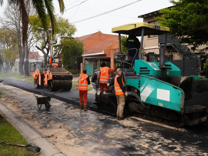 Nuevas obras de repavimentación mejoran las calles de Lomas de Zamora