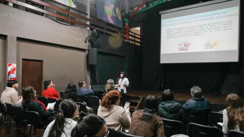 Capacitación sobre manejo seguro de alimentos en Tafí Viejo