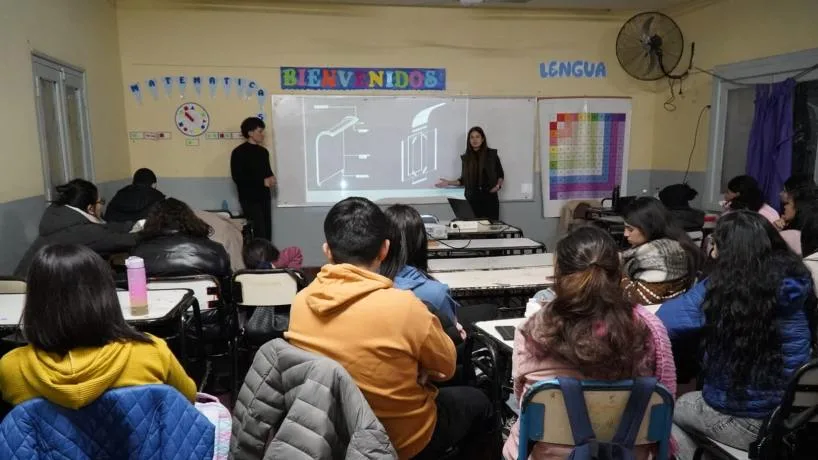 Charla sobre diseño y medio ambiente para estudiantes de Tafí Viejo
