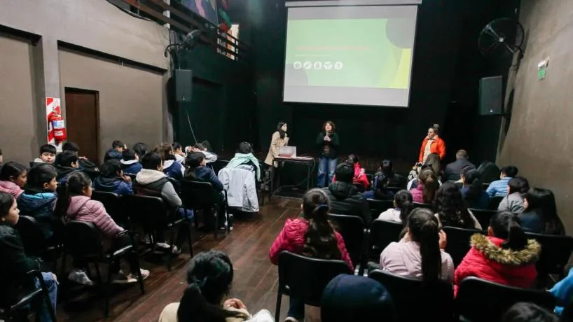 Charlas sobre alimentación saludable para padres y estudiantes