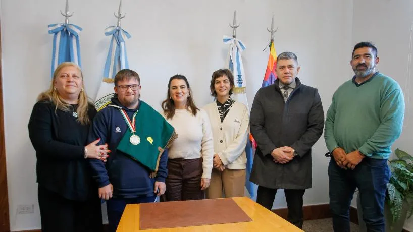 Gabriel Salazar recibió reconocimiento en Tafí Viejo tras su logro mundial