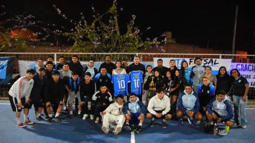 Mejoras en la cancha de futsal del barrio UTA para la comunidad