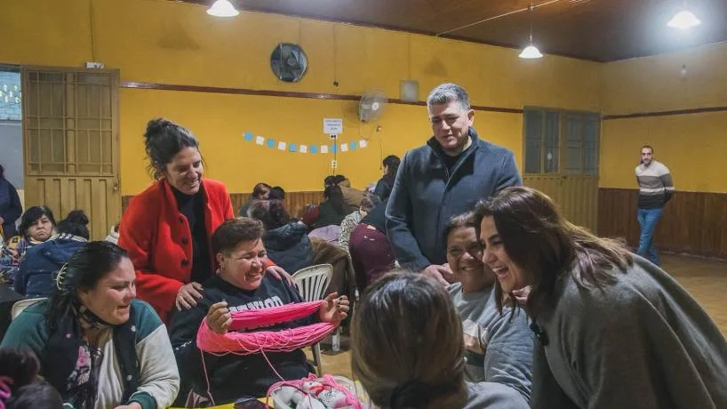 Taller de muñequería solidaria entregará más de 600 muñecos para niños