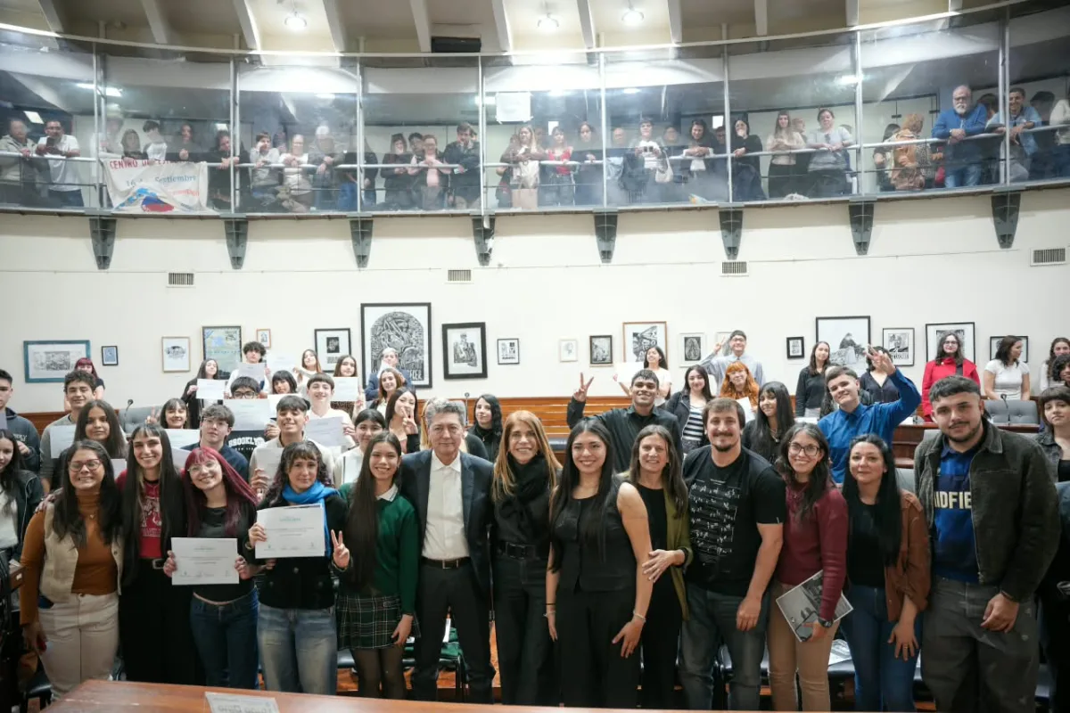Asumen 24 nuevos concejales jóvenes en Avellaneda