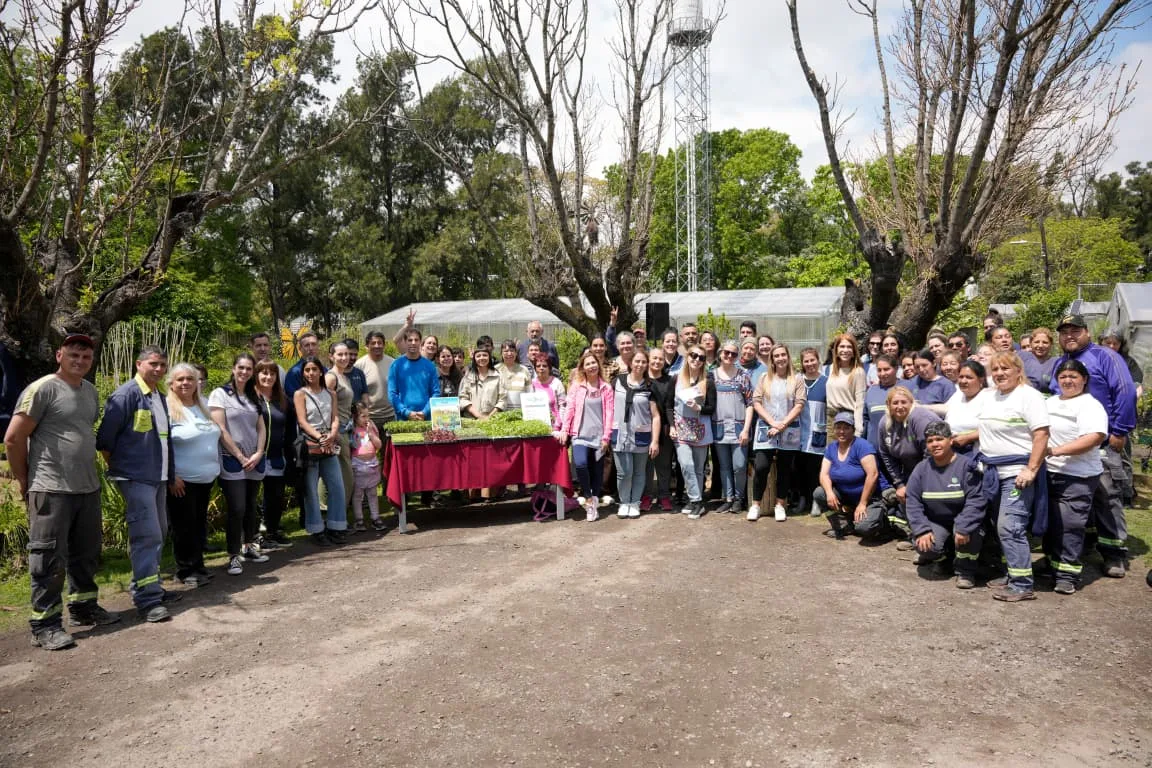 Avellaneda entregó plantines a instituciones locales para huertas