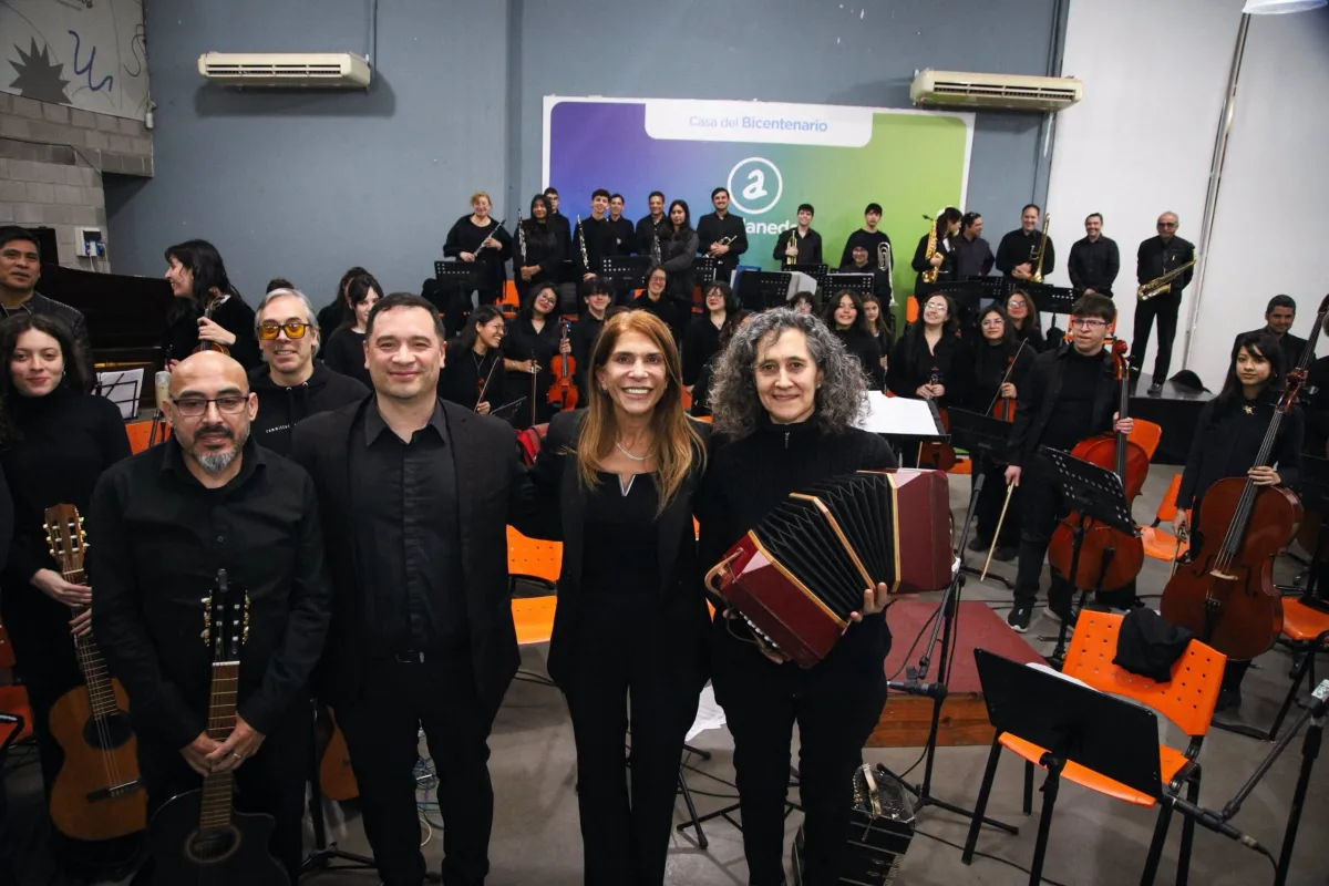 Entregaron bandoneones reciclados al Instituto Municipal de Música